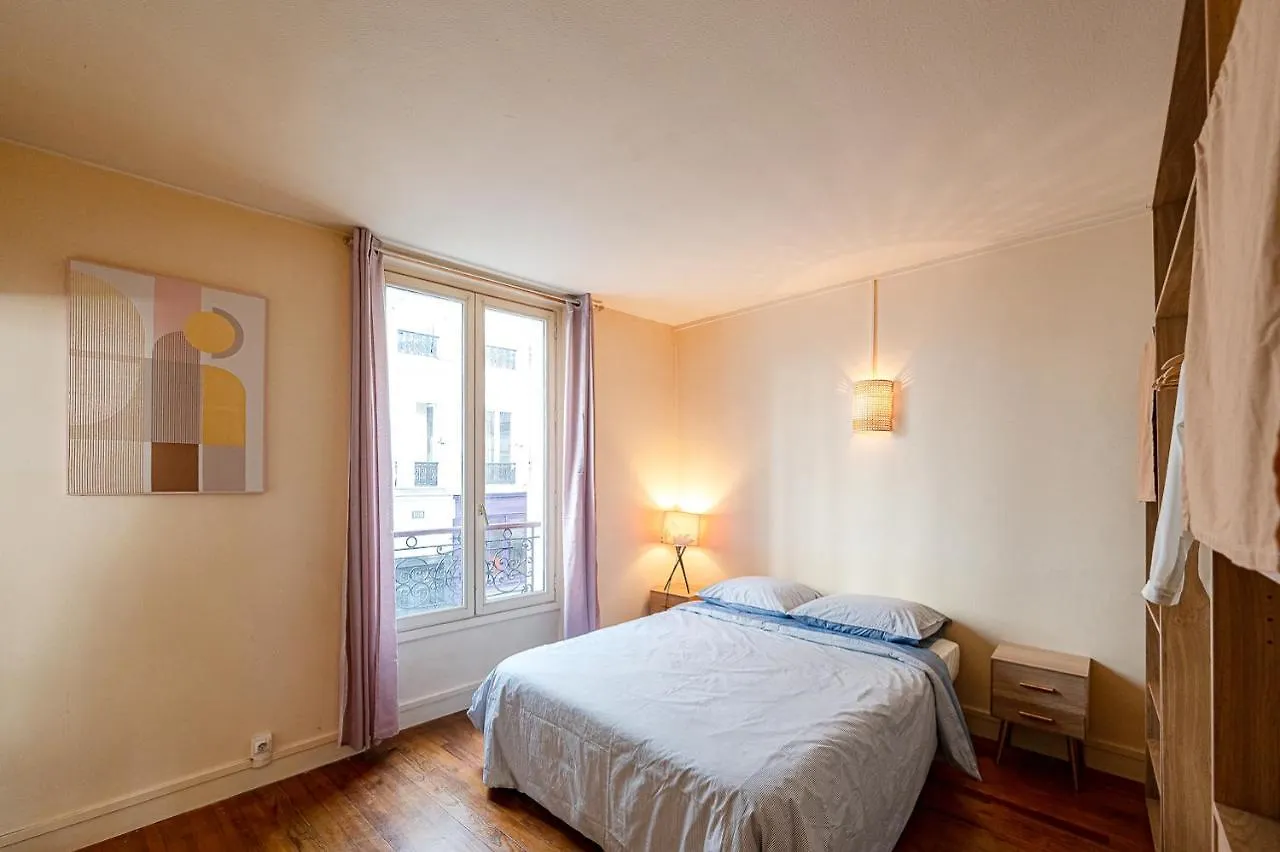 Bright And Lovely Parisian Apartment