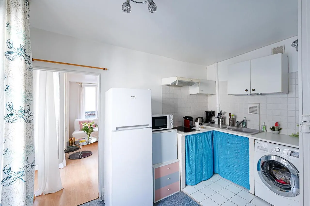 Bright And Lovely Parisian Apartment Франция